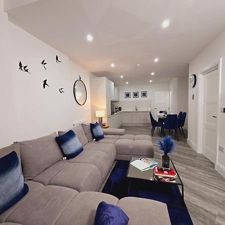 Abbey Corner By Nivaas Apartment เรดดิ้ง ภายนอก รูปภาพ
