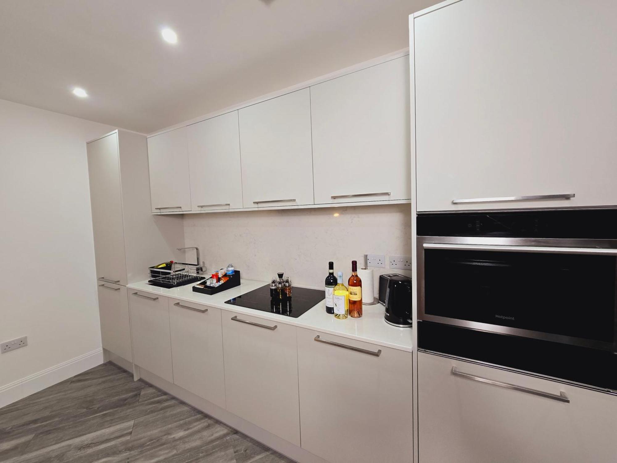 Abbey Corner By Nivaas Apartment เรดดิ้ง ภายนอก รูปภาพ