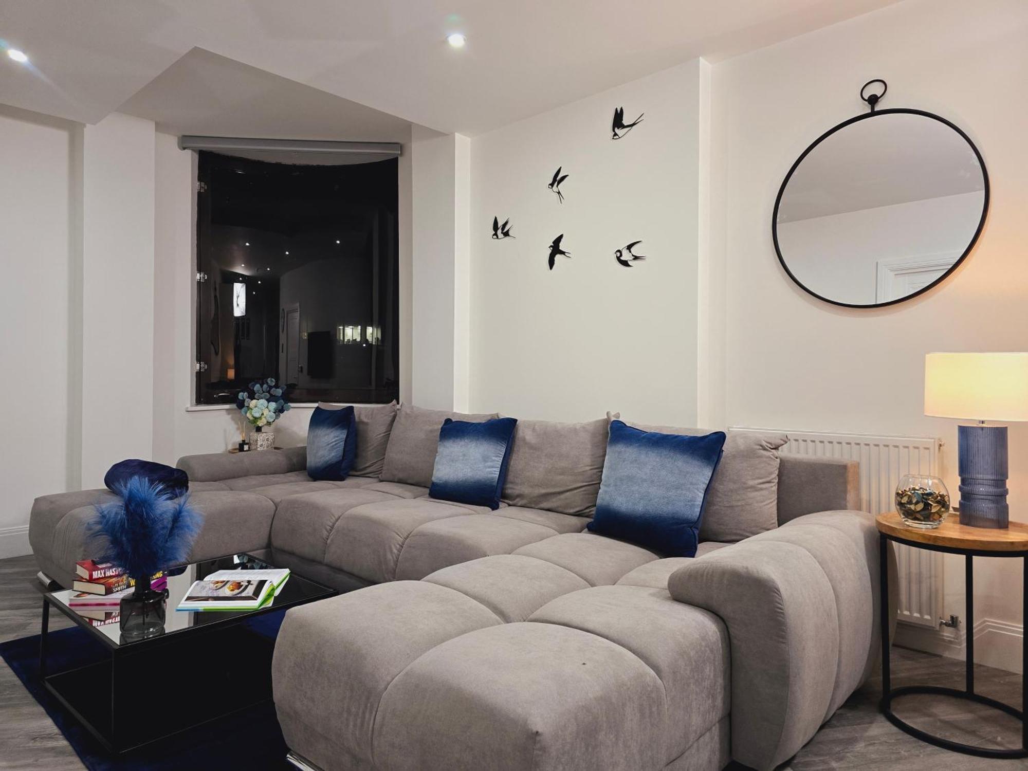 Abbey Corner By Nivaas Apartment เรดดิ้ง ภายนอก รูปภาพ