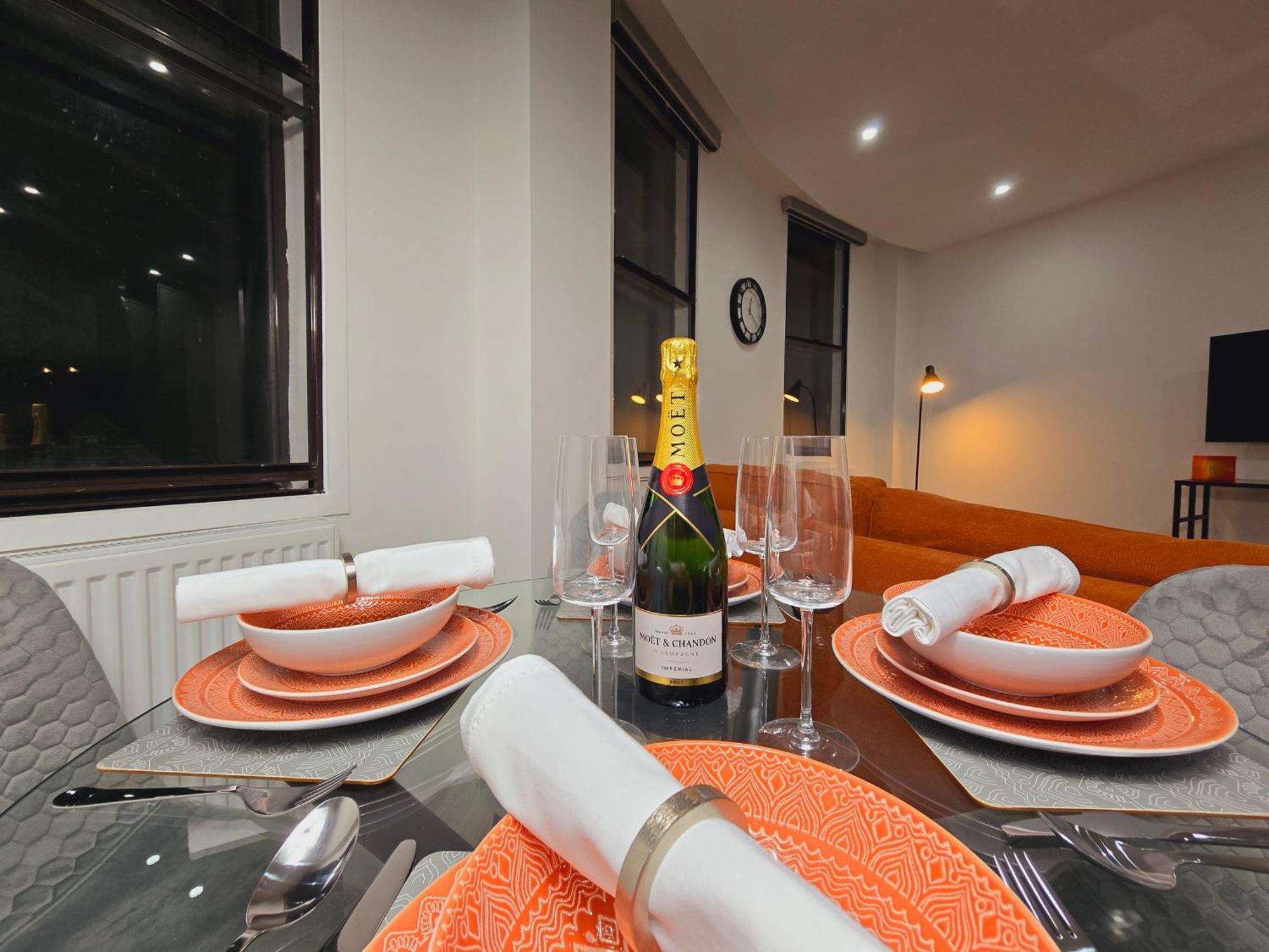 Abbey Corner By Nivaas Apartment เรดดิ้ง ภายนอก รูปภาพ
