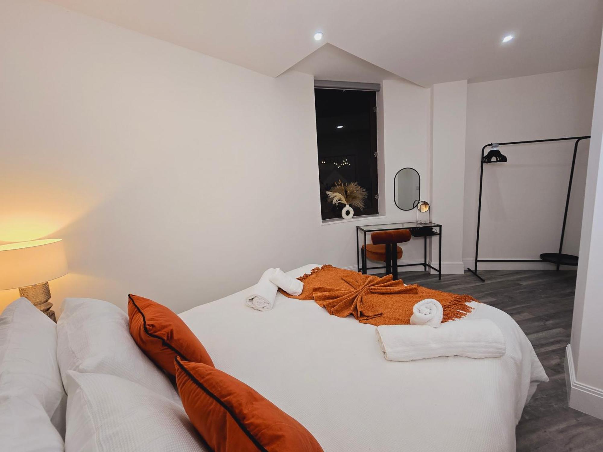 Abbey Corner By Nivaas Apartment เรดดิ้ง ภายนอก รูปภาพ