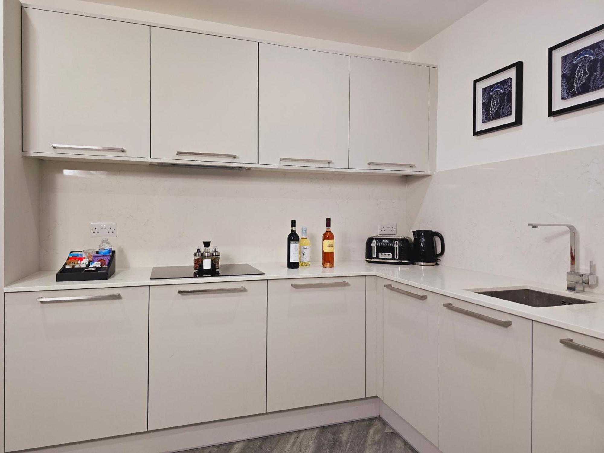 Abbey Corner By Nivaas Apartment เรดดิ้ง ภายนอก รูปภาพ