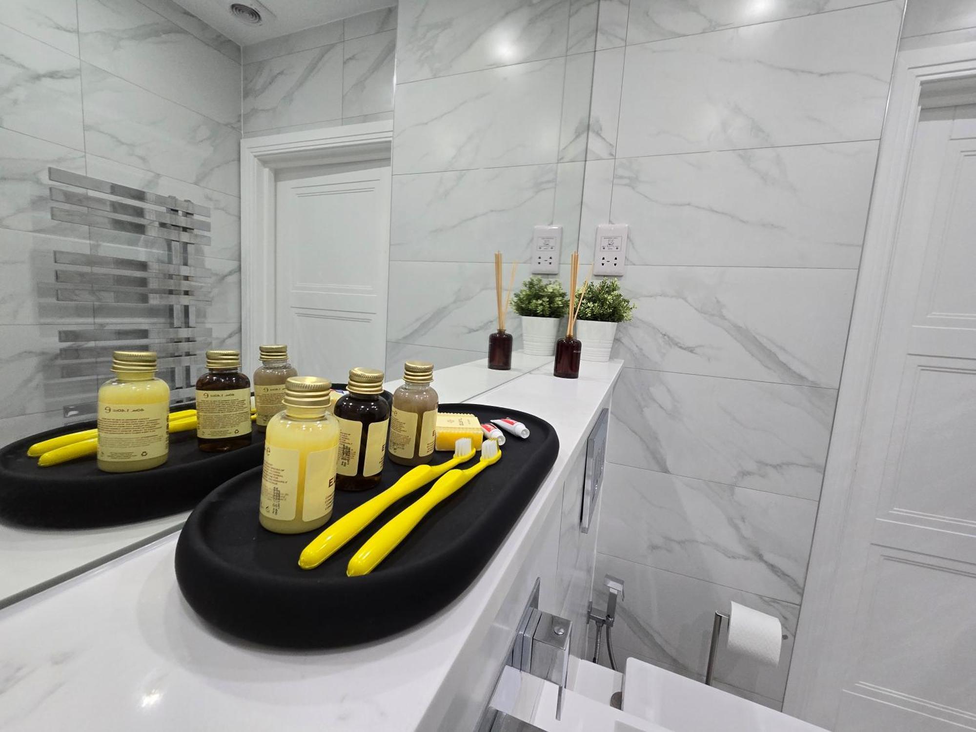 Abbey Corner By Nivaas Apartment เรดดิ้ง ภายนอก รูปภาพ