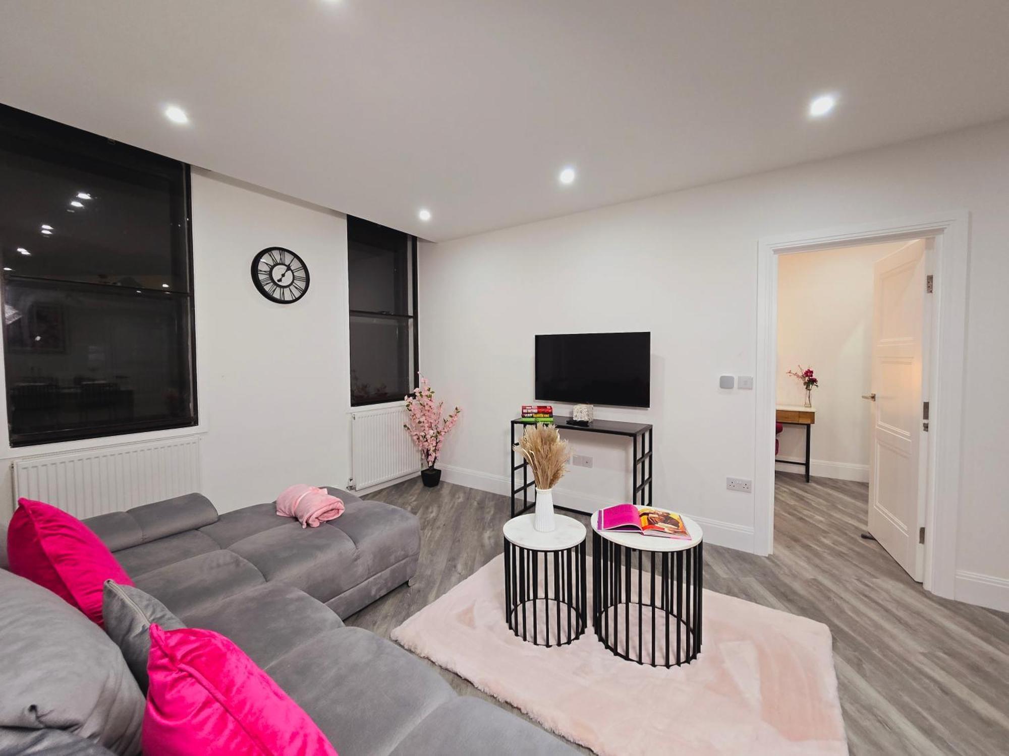 Abbey Corner By Nivaas Apartment เรดดิ้ง ภายนอก รูปภาพ