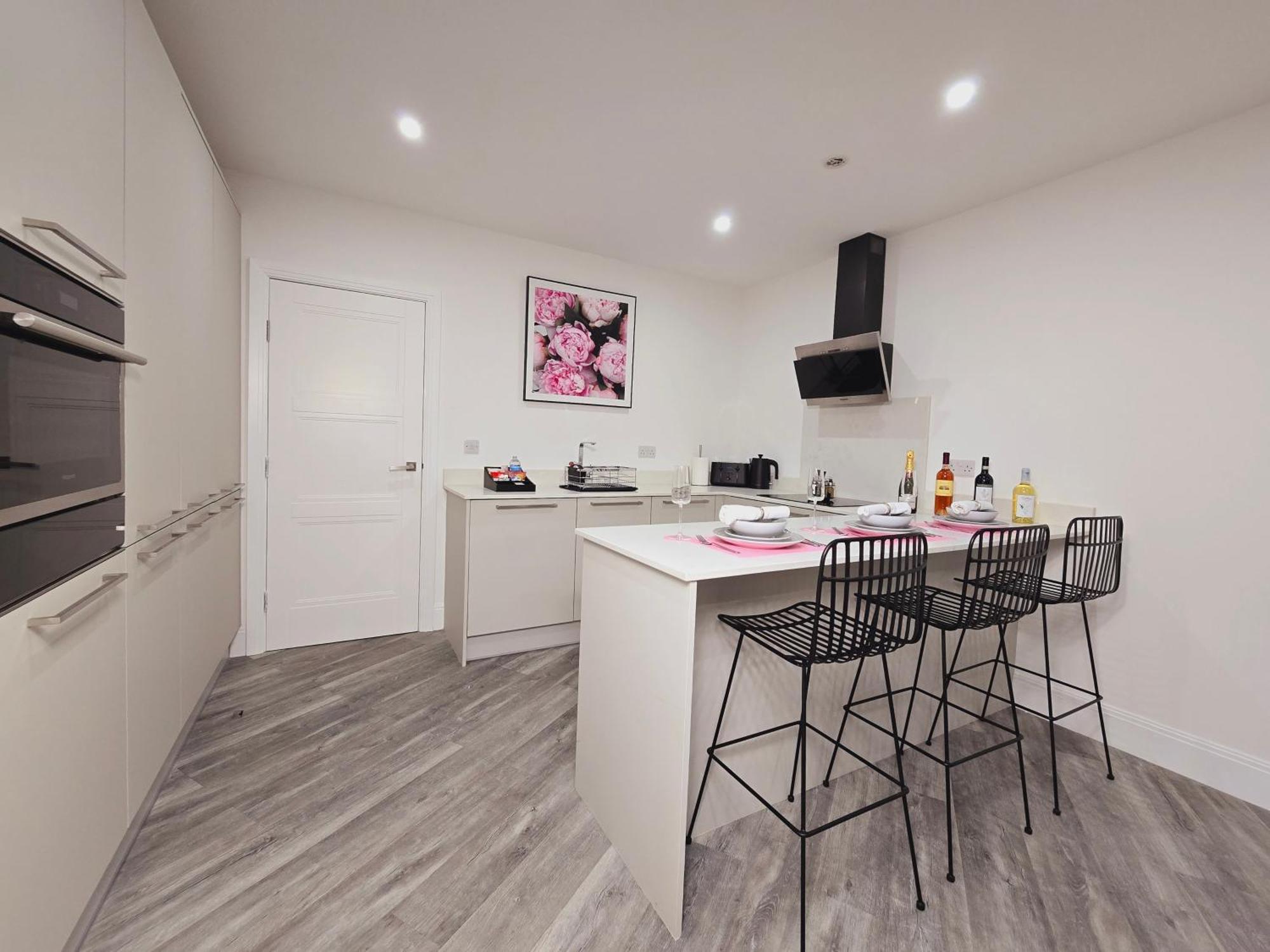 Abbey Corner By Nivaas Apartment เรดดิ้ง ภายนอก รูปภาพ