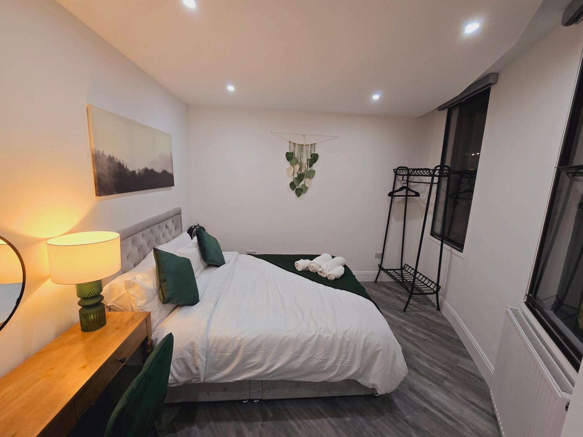Abbey Corner By Nivaas Apartment เรดดิ้ง ภายนอก รูปภาพ