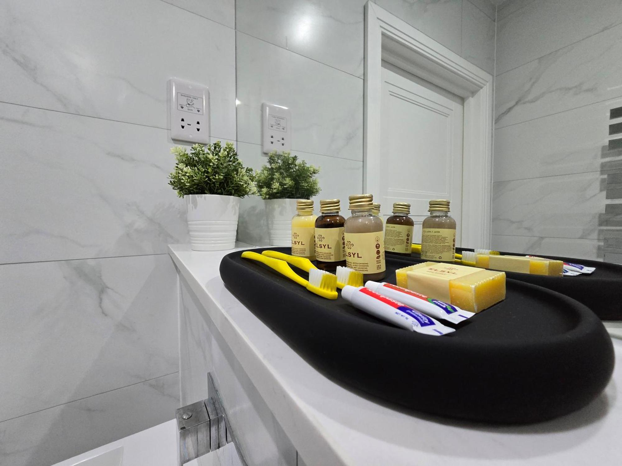 Abbey Corner By Nivaas Apartment เรดดิ้ง ภายนอก รูปภาพ