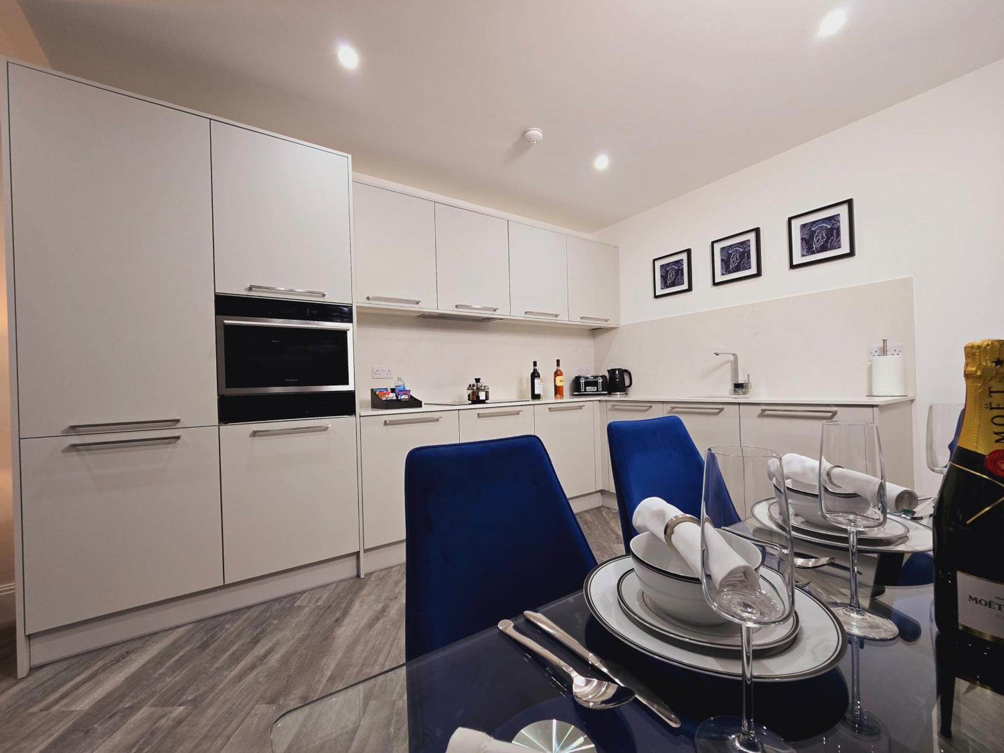 Abbey Corner By Nivaas Apartment เรดดิ้ง ภายนอก รูปภาพ